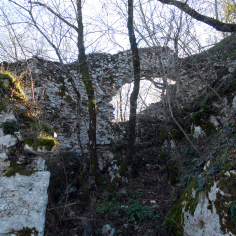 Tra i ruderi