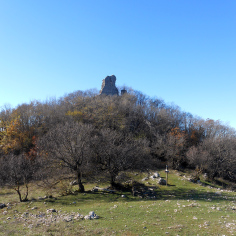 La torre del castello dalla sella