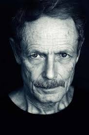 “#iostoconerri”. Iniziative di lettura di solidarietà per Erri De Luca